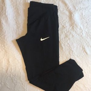 NIKE Dri-fit Capri Leggings